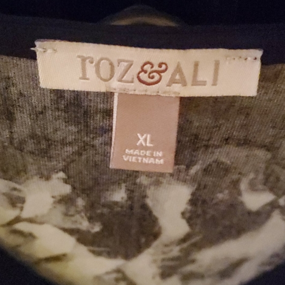 Dressbarn womans top - Picture 2 of 5